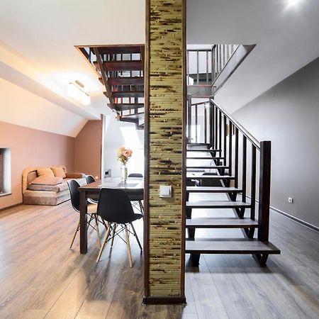 Apartments On Mitny Square リヴィウ エクステリア 写真