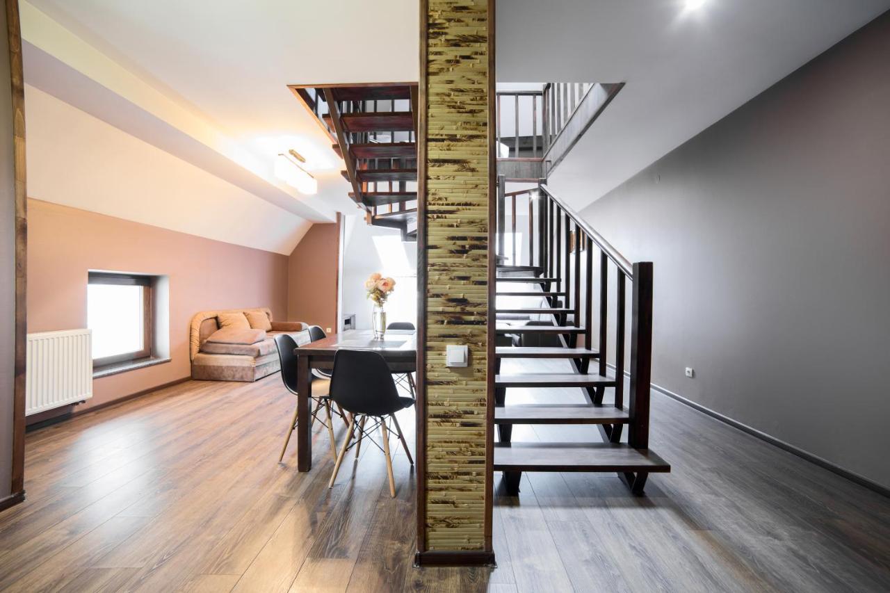 Apartments On Mitny Square リヴィウ エクステリア 写真